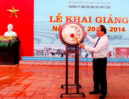 ການນຳລັດ, ສະພາແຫ່ງຊາດ ເຂົ້າຮ່ວມພິທີໄຂສົກຮຽນໃໝ່